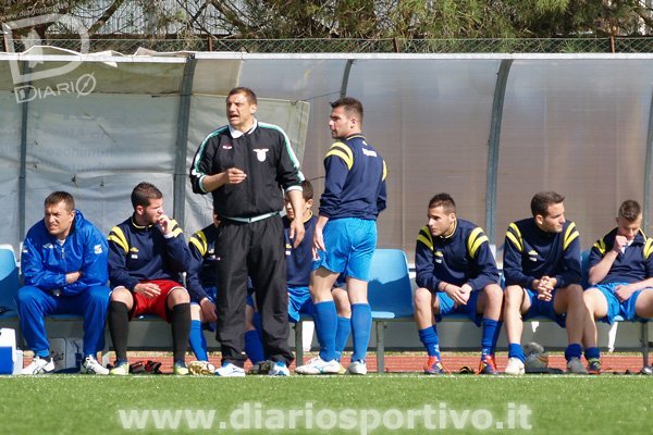 Il mister Falco redarguisce i suoi